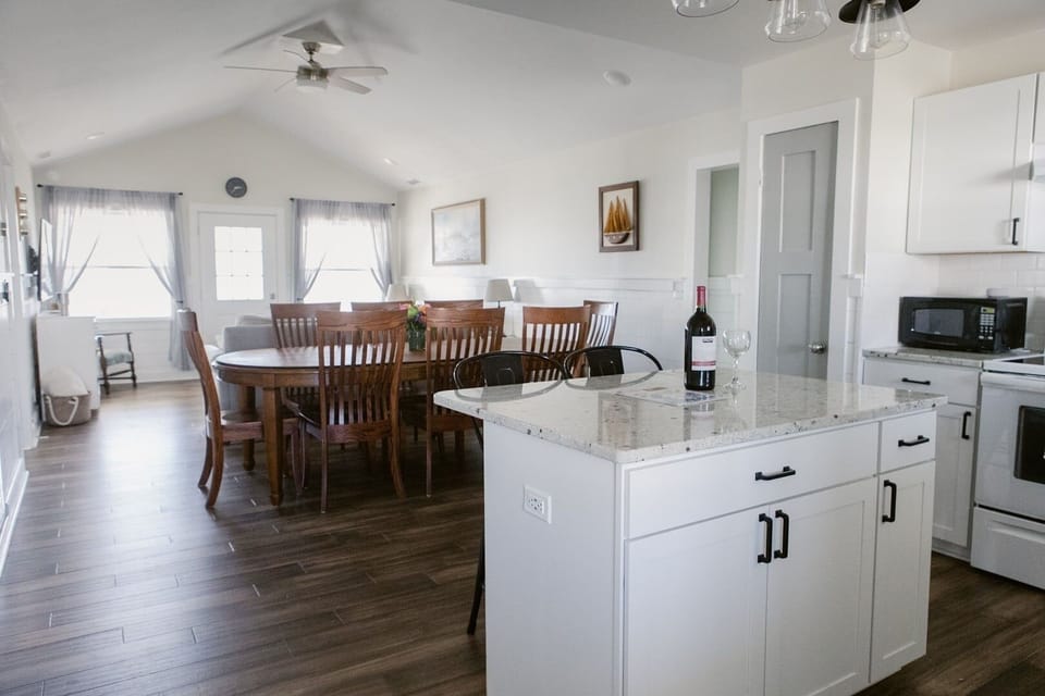 House, 4 Bedrooms | Dining