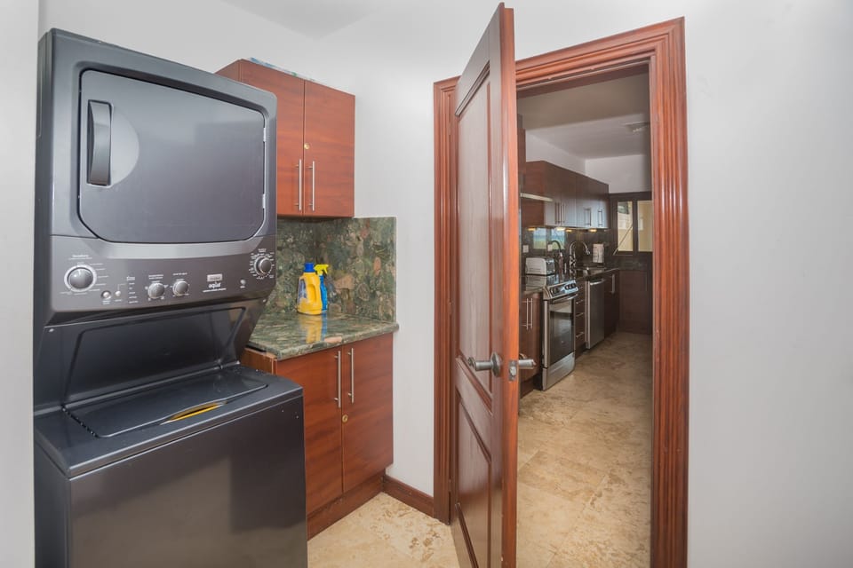 House, 4 Bedrooms | Private kitchen | Stovetop