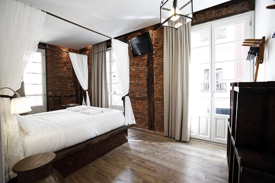 Triple Room | Individually decorated, individually furnished, blackout drapes