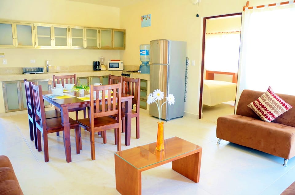 Junior Suite, 1 Bedroom, Kitchen | Private kitchen | Microwave