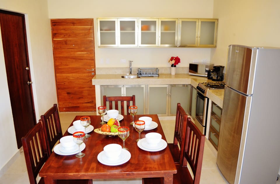 Junior Suite, 1 Bedroom, Kitchen | Private kitchen | Microwave