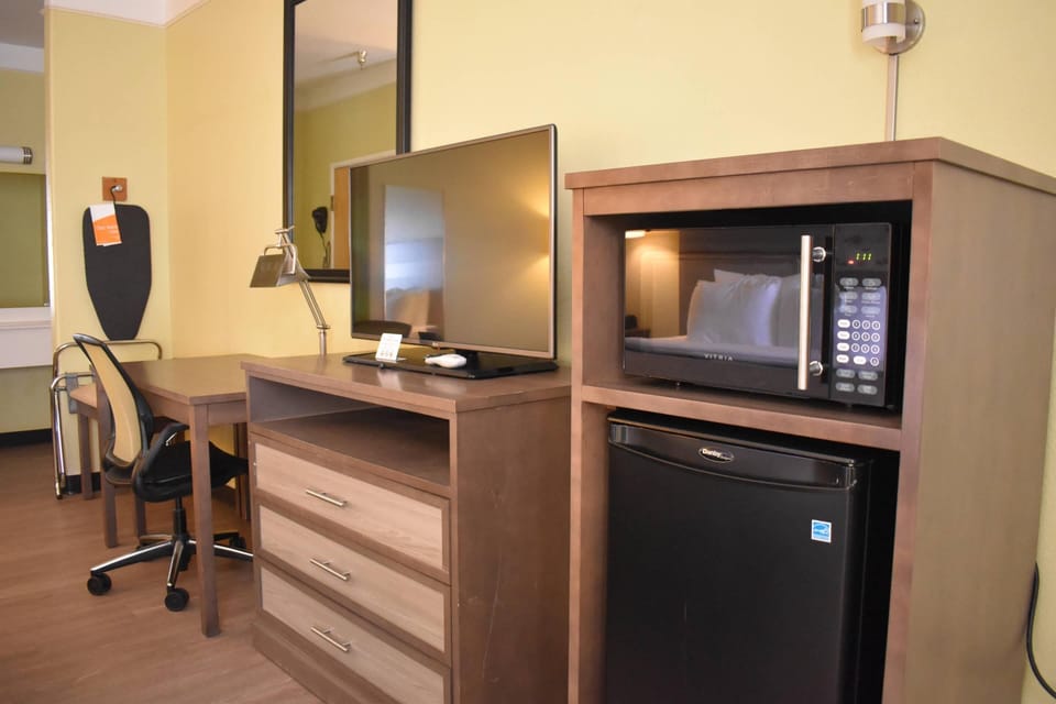 Premium bedding, down comforters, iron/ironing board, WiFi (free)
