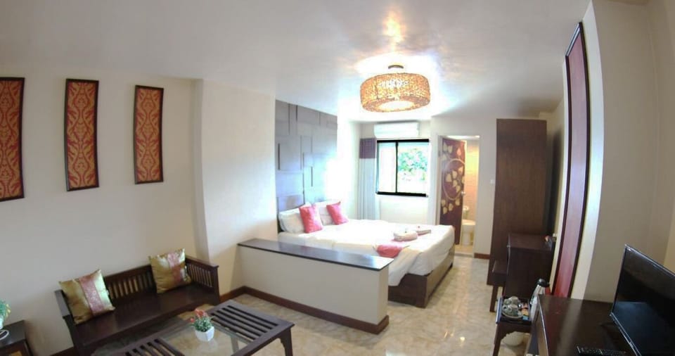 Superior Room | Minibar, in-room safe, individually decorated, individually furnished