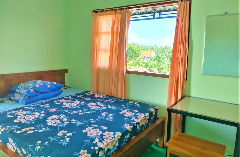 Standard Room, Private Bathroom | Bed sheets