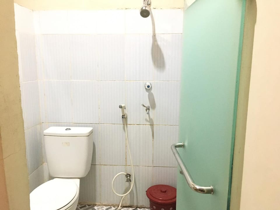 Shower, towels