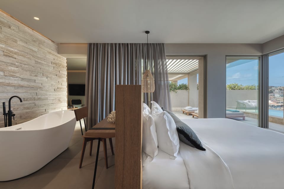 Diamond Executive Suite with Outdoor Heated Plunge Pool & Hydromassage - Sea View | Living area | 36-inch LCD TV with satellite channels, TV