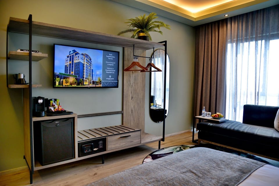 Standard Room | Premium bedding, in-room safe, desk, blackout drapes