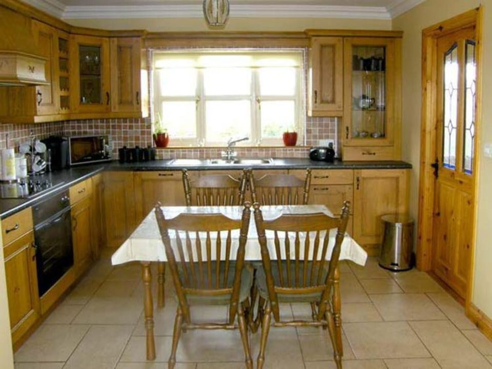 House | Private kitchen | Fridge, microwave, oven, stovetop