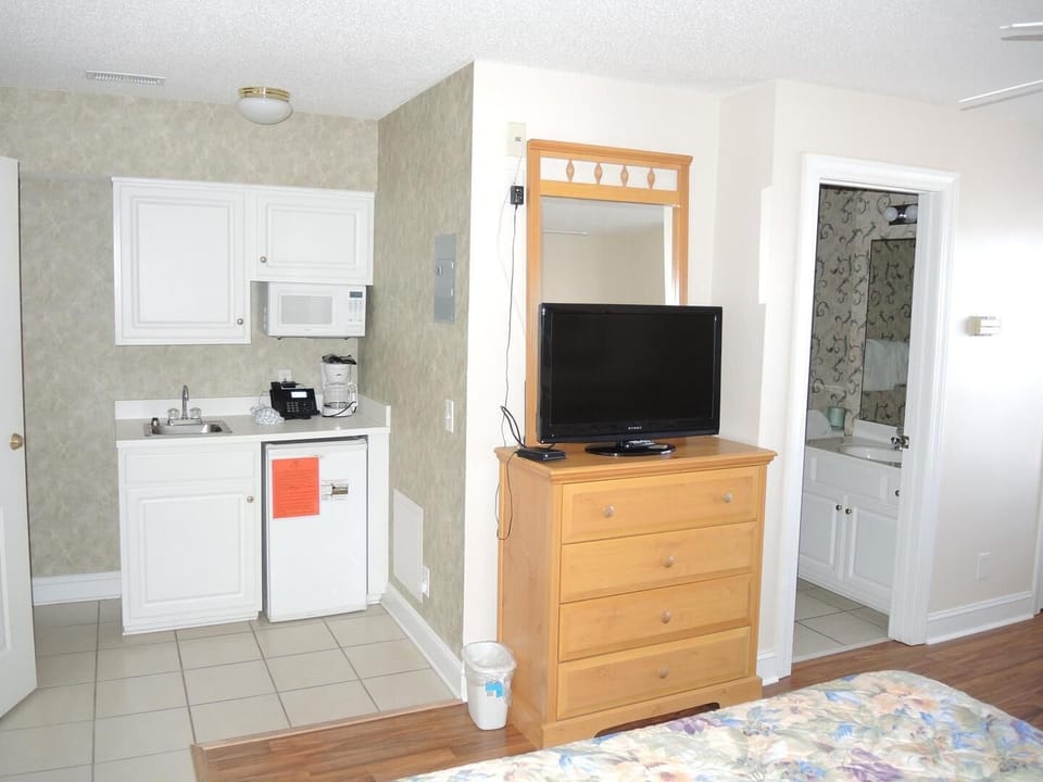 Family Friendly Brunswick Plantation Villa 1609 with Great Resort Amenities by RedAwning Villa in Brunswick County