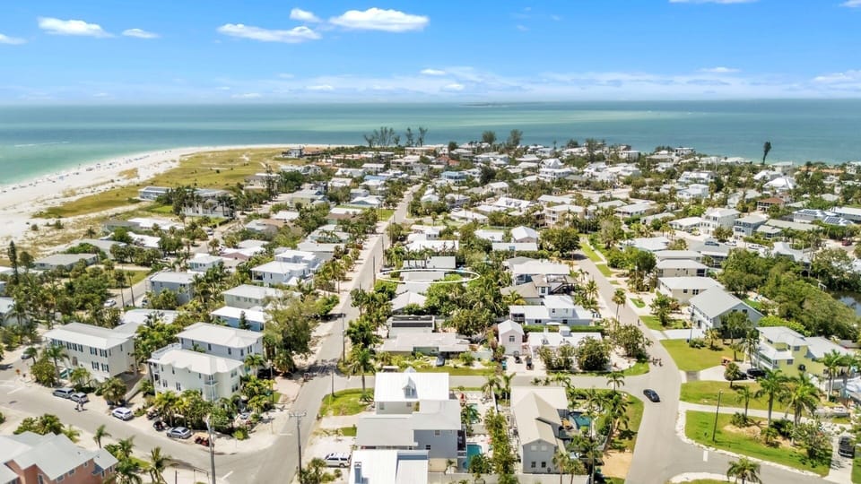 House, 3 Bedrooms | Aerial view