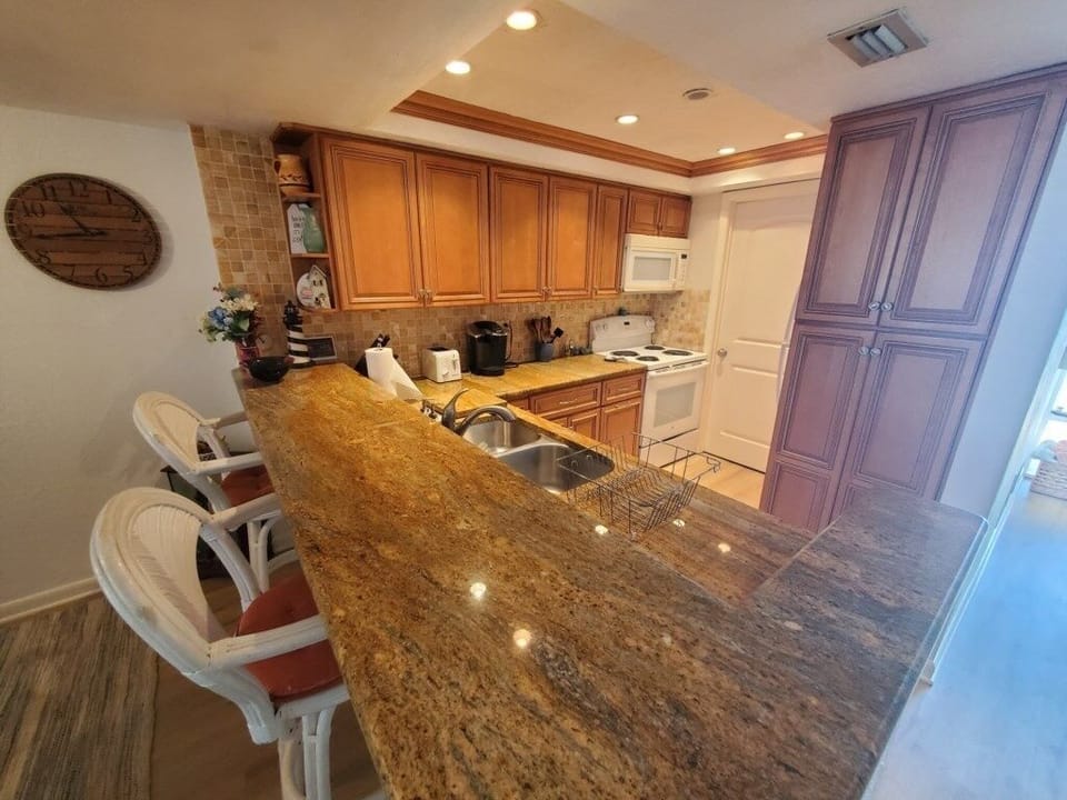 Condo, 2 Bedrooms | Private kitchen