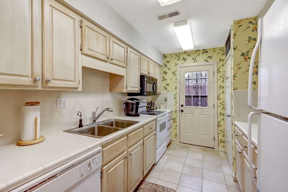 Condo, 2 Bedrooms | Private kitchen | Coffee/tea maker, fridge, oven, stovetop