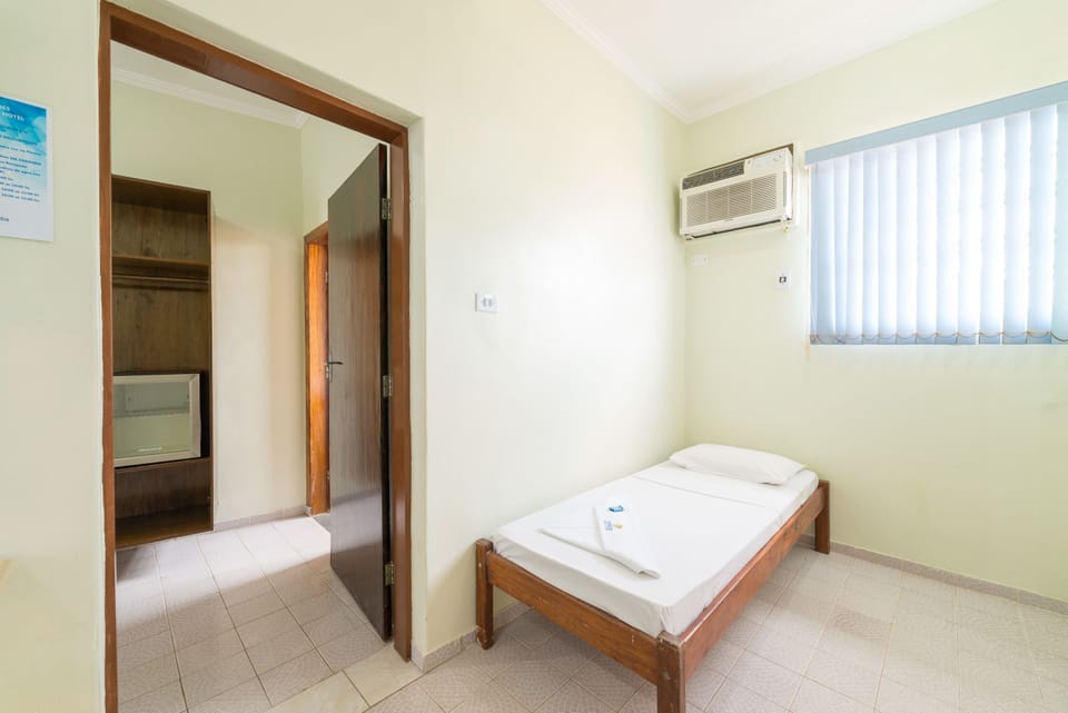 Standard Room (Sextuple) | Minibar, bed sheets