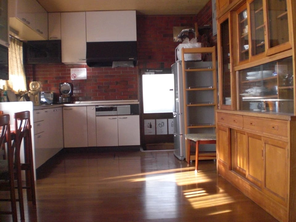 Premium Studio Suite, Non Smoking | Private kitchen | Shared fridge, microwave