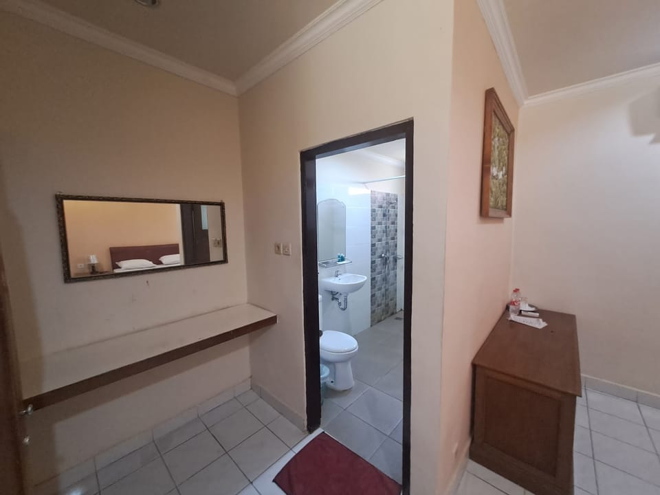 Standard Room, Partial Sea View | Bathroom