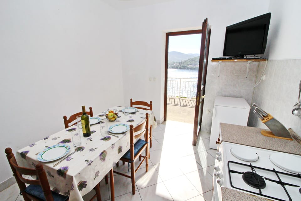 Apartment (Two Bedroom Apartment -Terrace and Se) | In-room dining