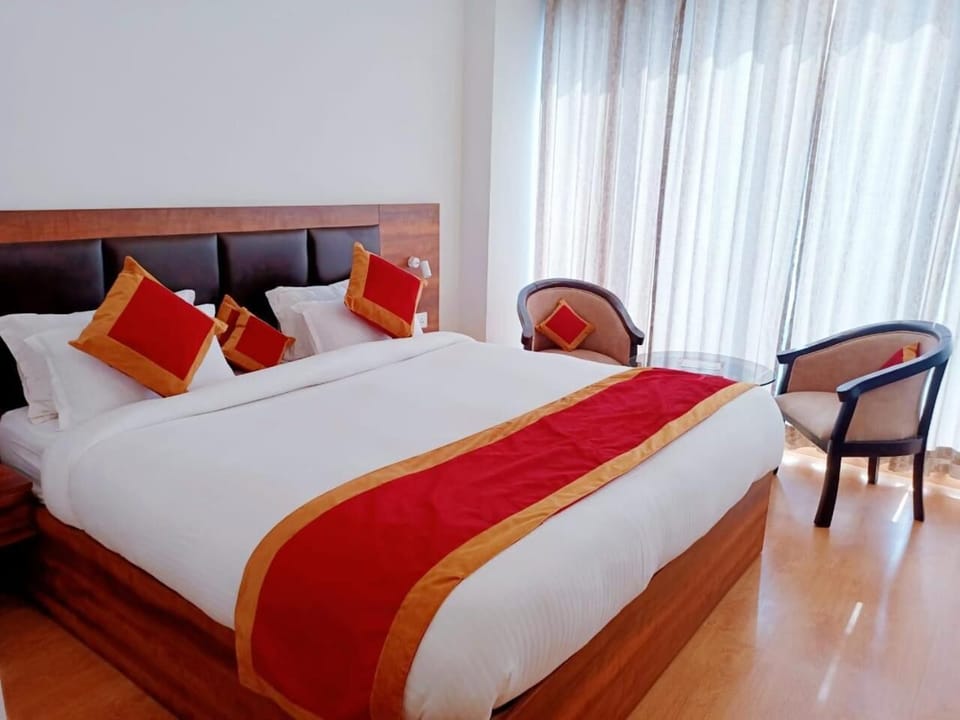 Down comforters, minibar, in-room safe, desk