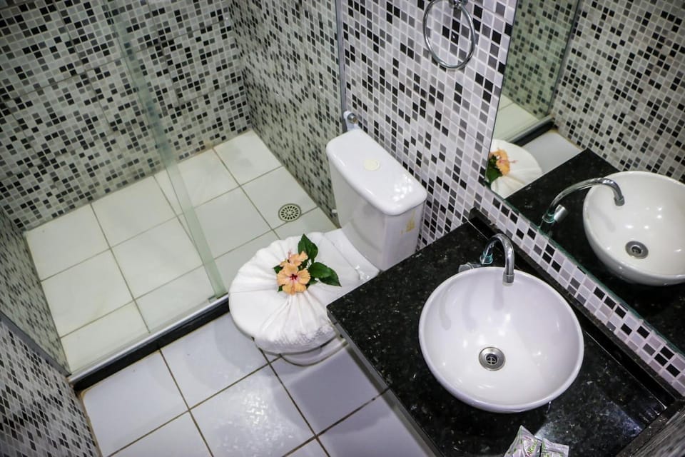 Shower, towels