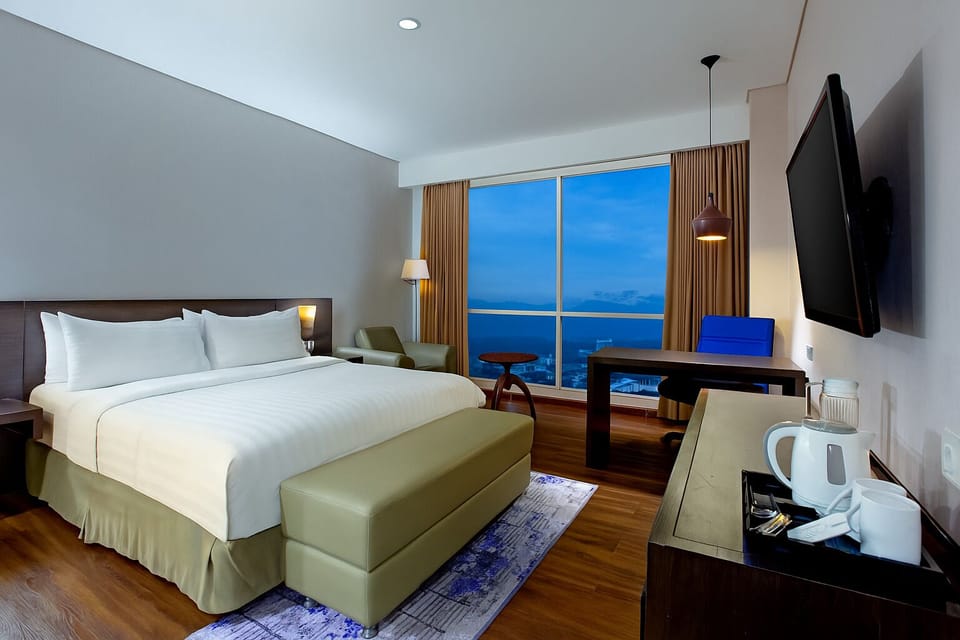 Junior Suite | Minibar, in-room safe, desk, soundproofing