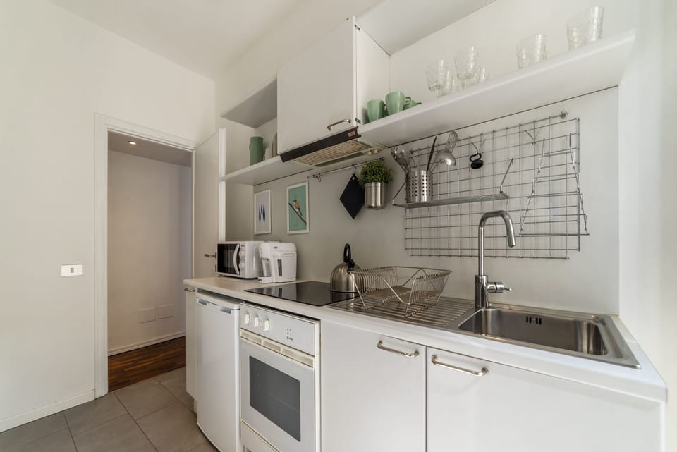 Apartment, 2 Bedrooms | Private kitchen | Fridge, oven, stovetop, coffee/tea maker