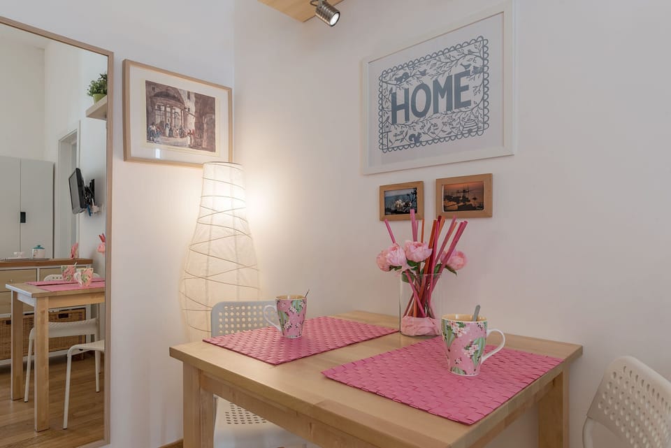 Apartment, 5 Bedrooms (Bilo) | In-room dining