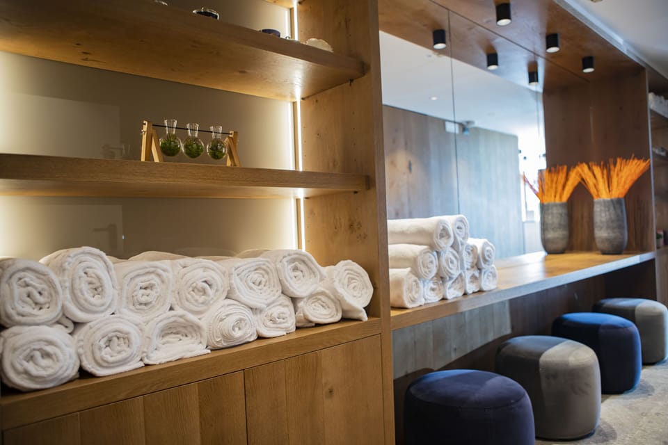 Sauna, steam room, Turkish bath, body treatments, aromatherapy