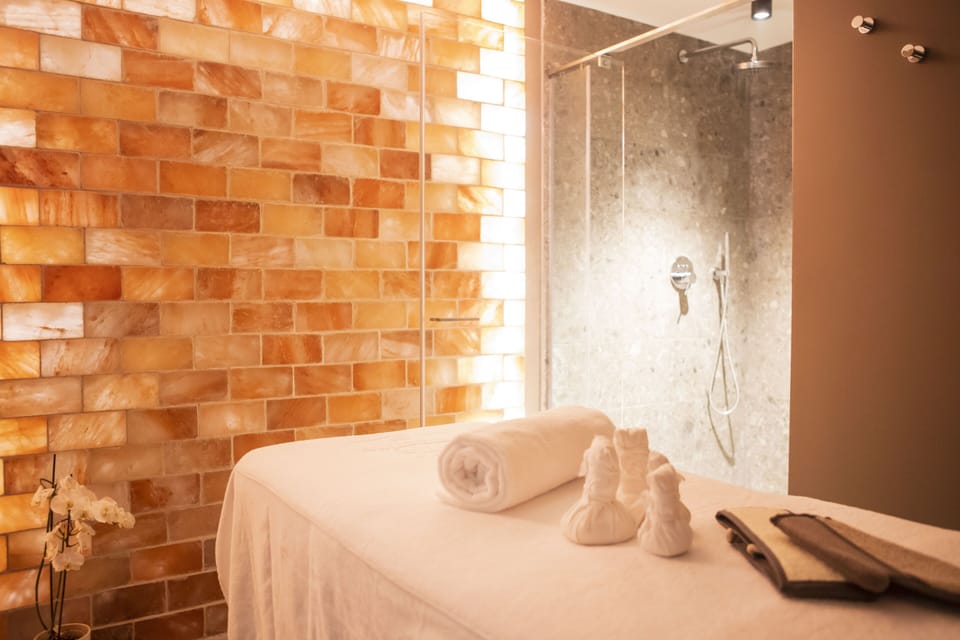 Sauna, steam room, Turkish bath, body treatments, aromatherapy