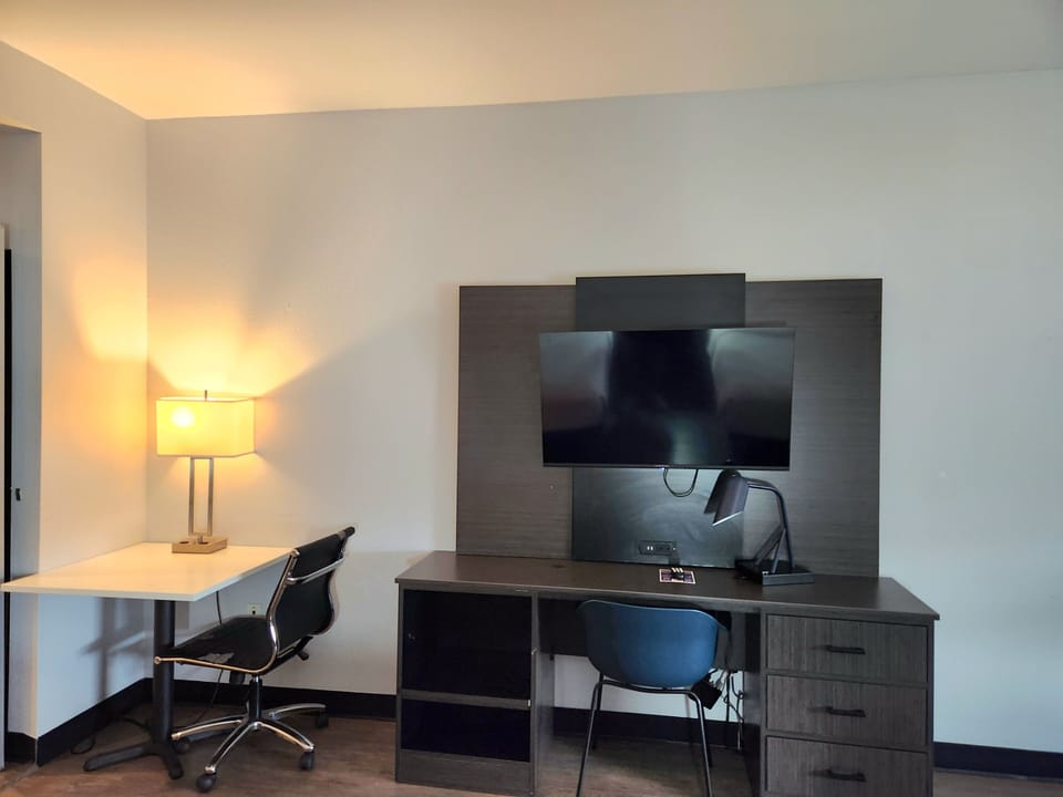 Pillowtop beds, desk, soundproofing, iron/ironing board