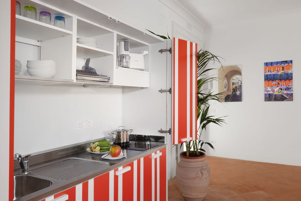 Design Apartment | Private kitchenette | Microwave, oven, stovetop, toaster