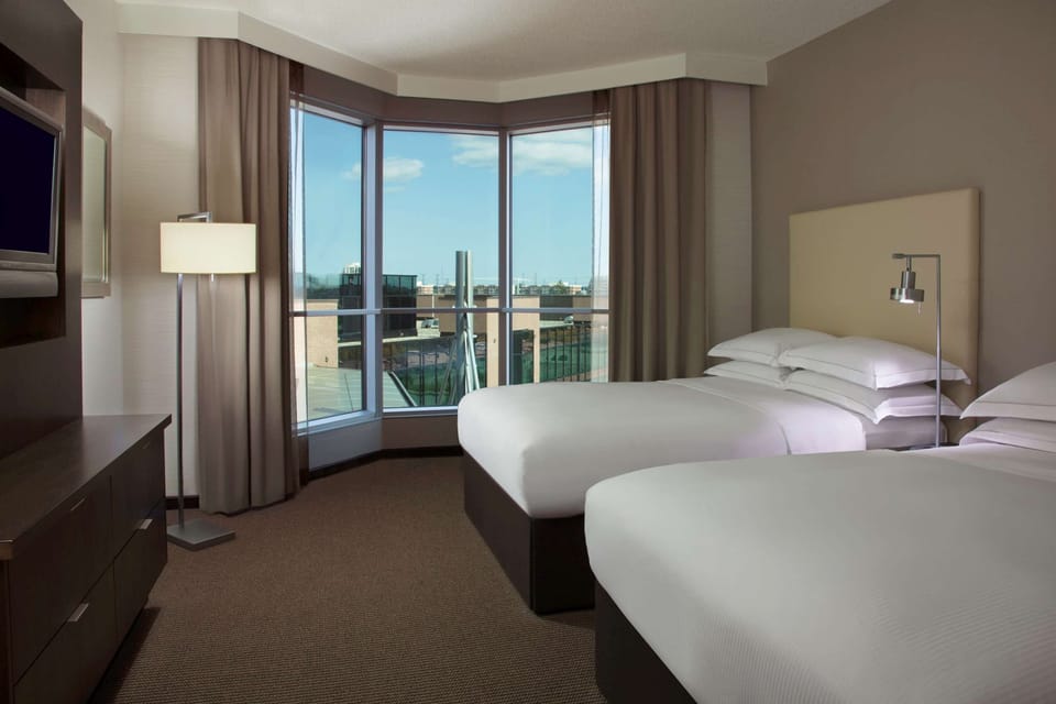 Suite, 1 Bedroom | Hypo-allergenic bedding available, in-room safe, desk, laptop workspace