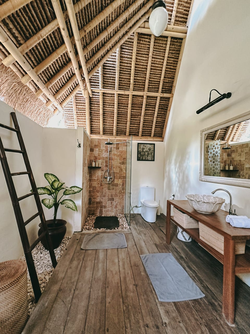 Triangel Bungalow | Bathroom | Shower, free toiletries, hair dryer, bidet