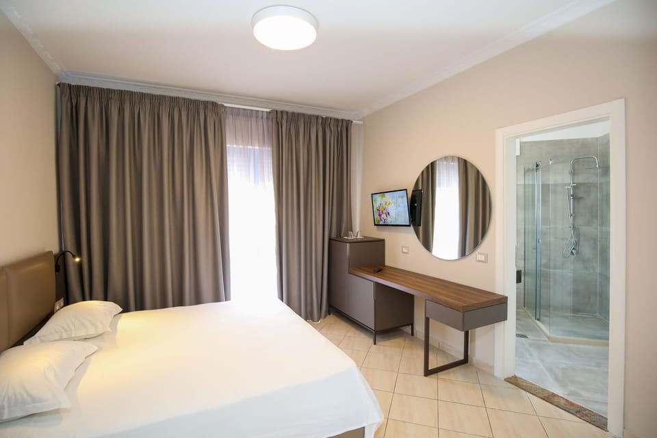 Standard Double Room | Minibar, desk, soundproofing, free WiFi