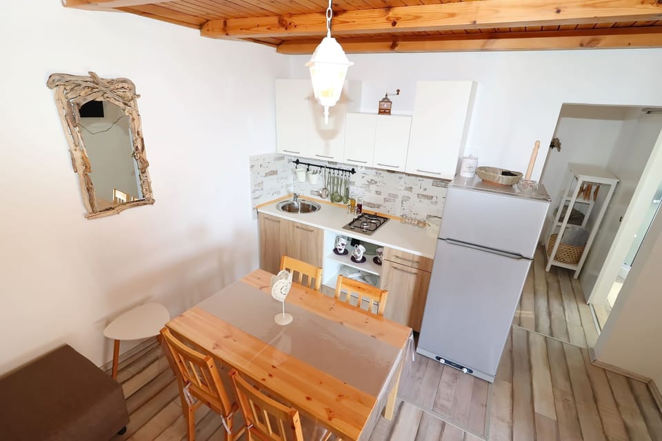 Cottage (Two Bedroom Holiday Home - Terrace an) | Dining room