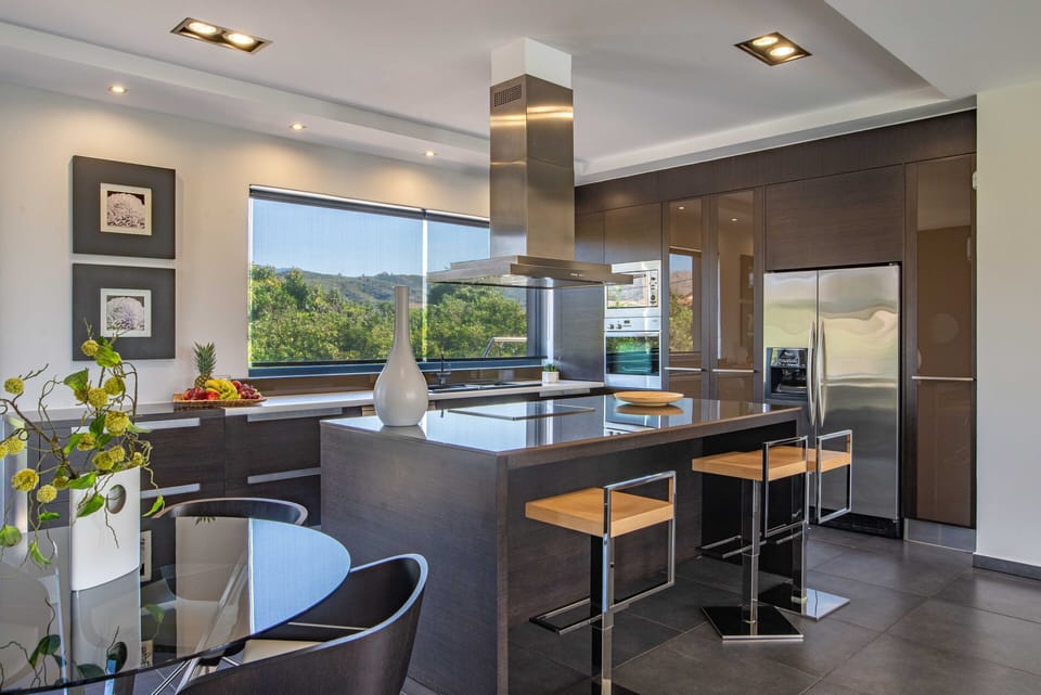 Luxury Villa, 6 Bedrooms, Private Pool, Mountain View | Private kitchen | Fridge, microwave, oven, stovetop