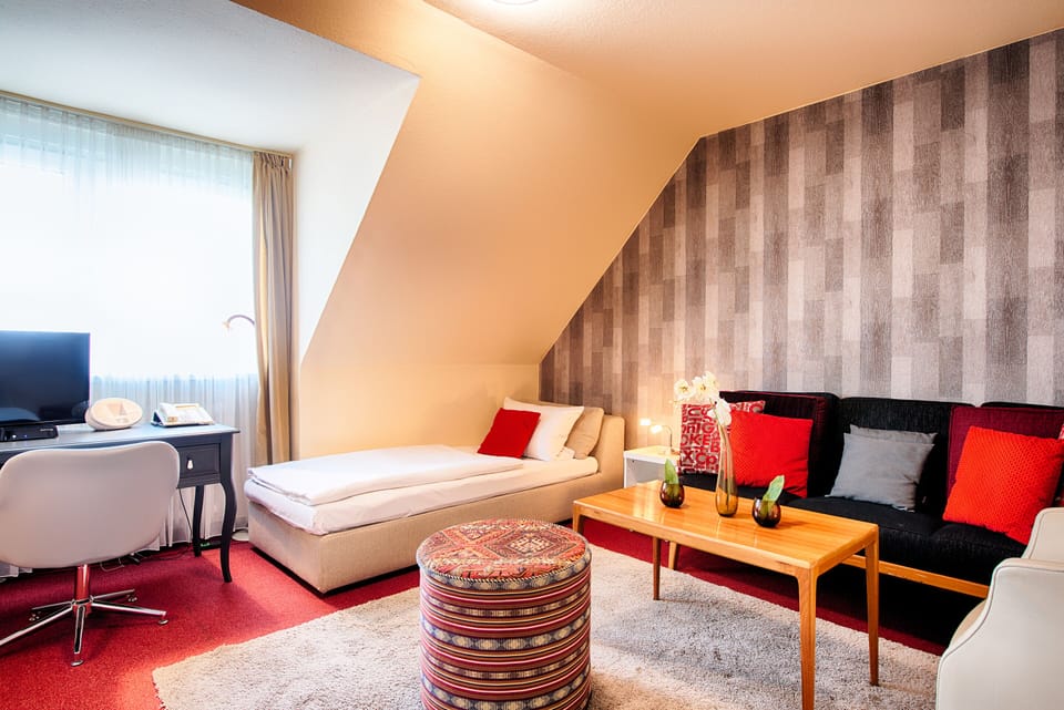 Standard Triple Room | Living area | TV