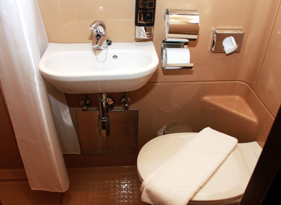 Single Room | Desk, soundproofing, free WiFi, bed sheets