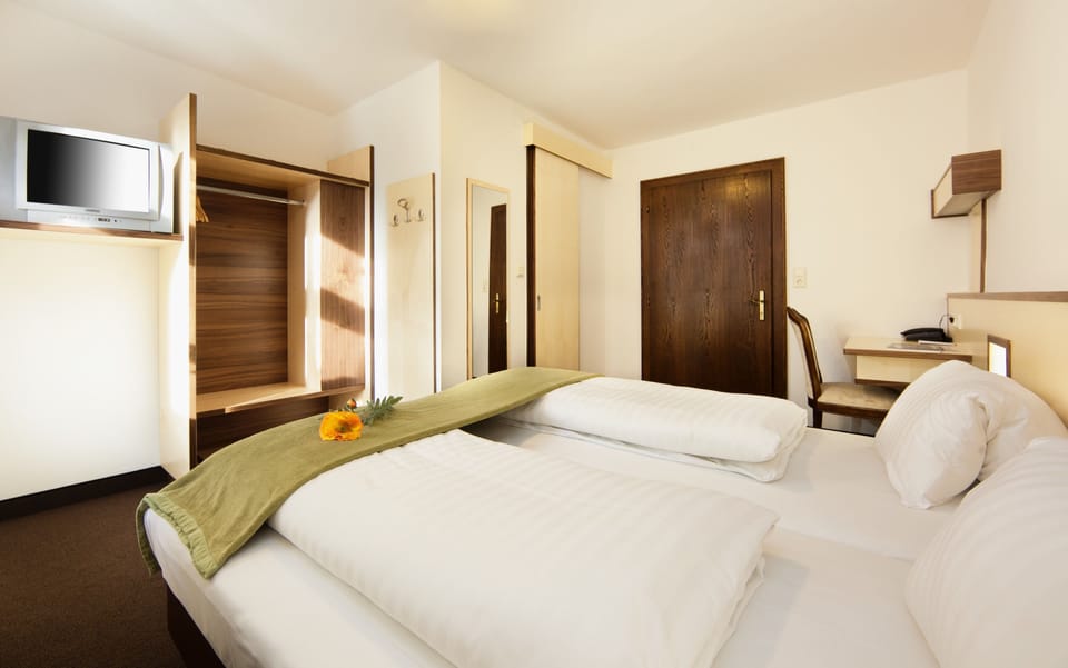 Double or Twin Room | Desk, soundproofing, free WiFi, bed sheets