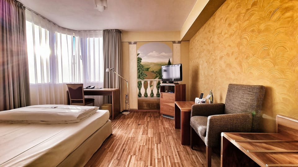Comfort Single Room | Hypo-allergenic bedding, down comforters, minibar, in-room safe