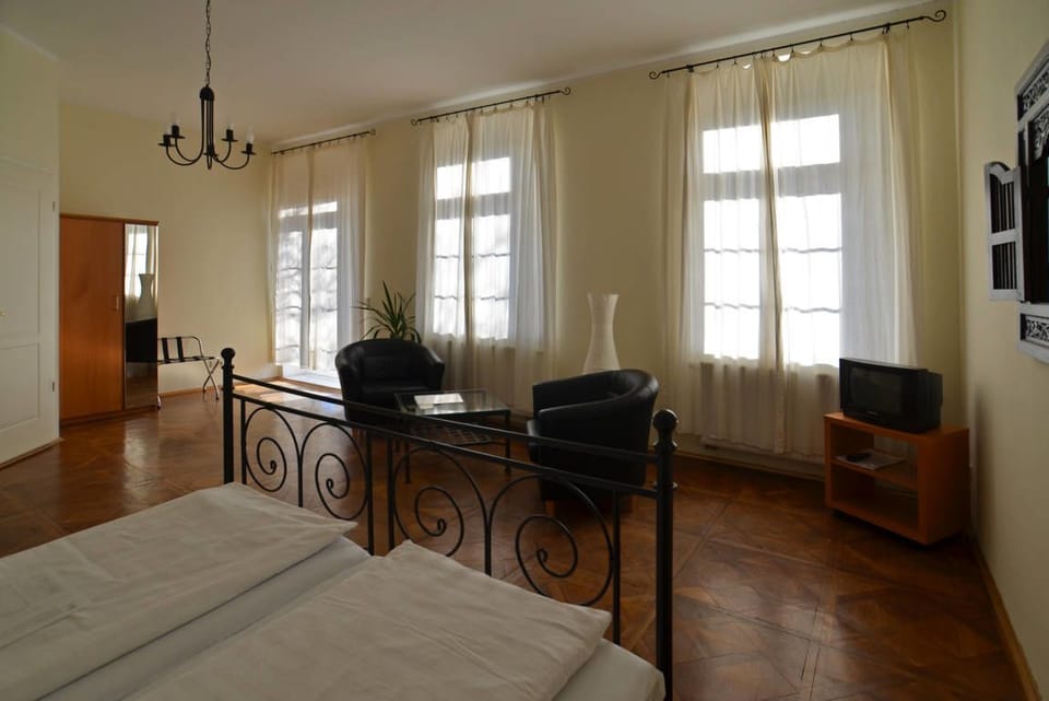 Standard Double Room | Iron/ironing board, free WiFi