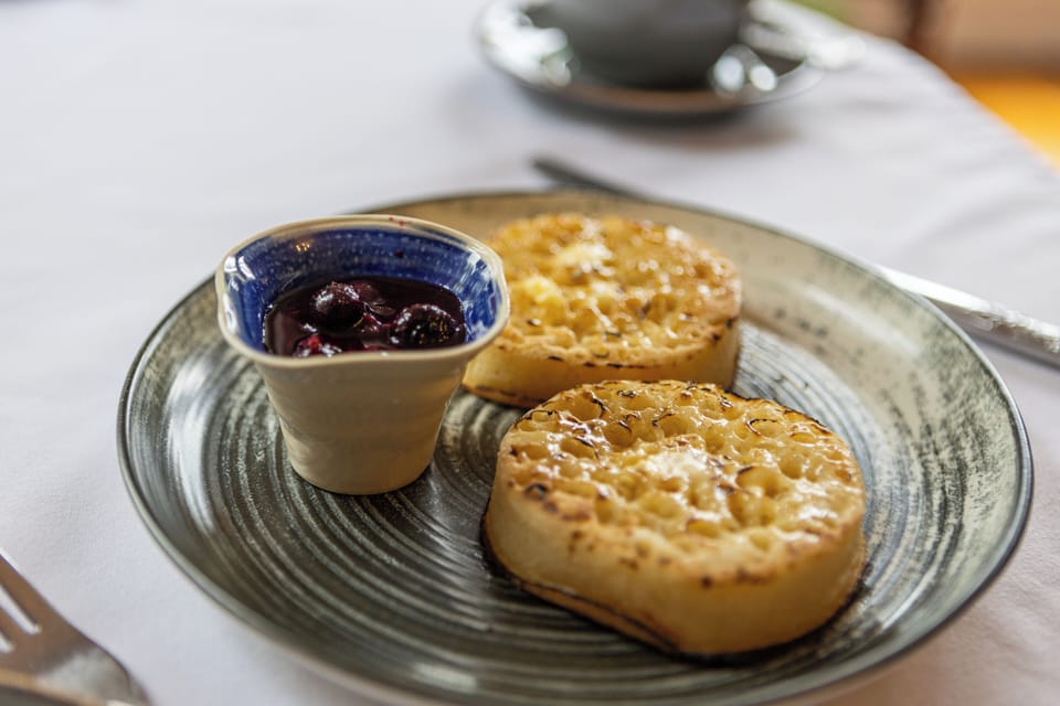 Free daily cooked-to-order breakfast