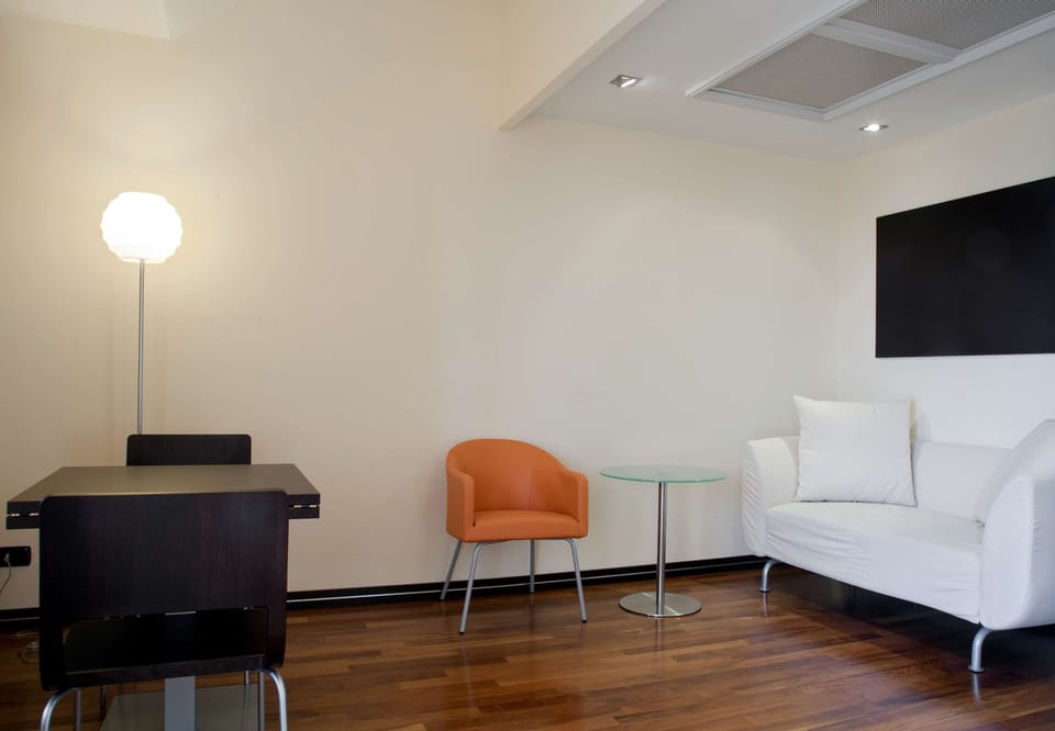 Apartment | Down comforters, minibar, in-room safe, desk