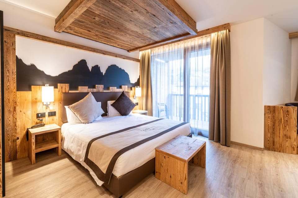 In-room safe, desk, soundproofing, WiFi (free)