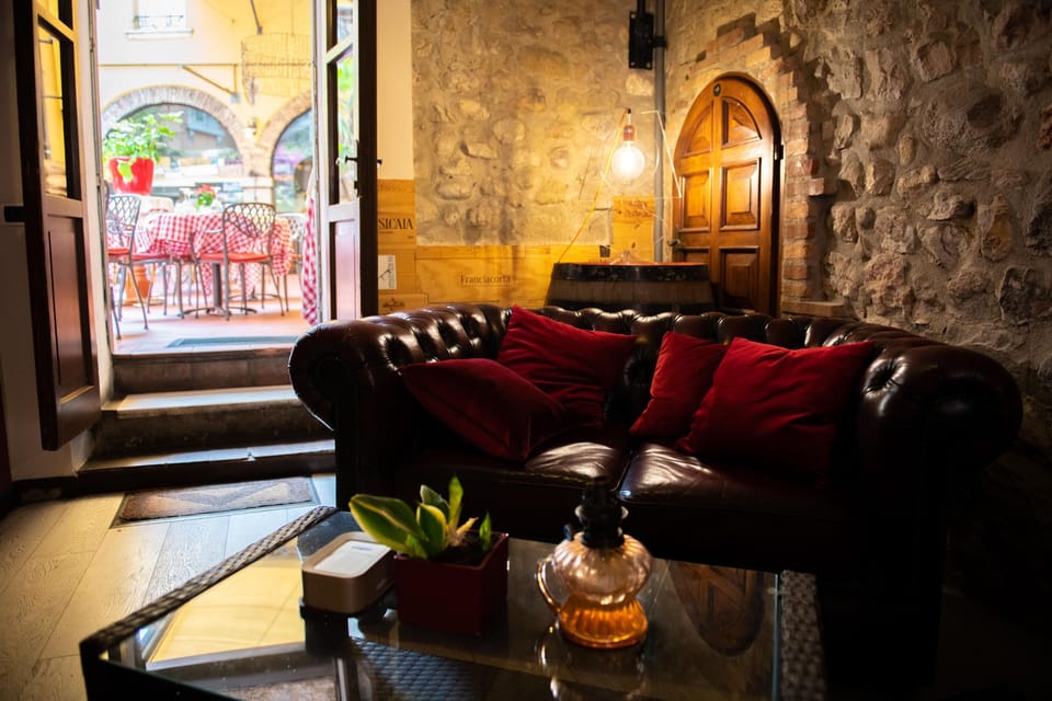 3 restaurants, breakfast, lunch, dinner served; Italian cuisine