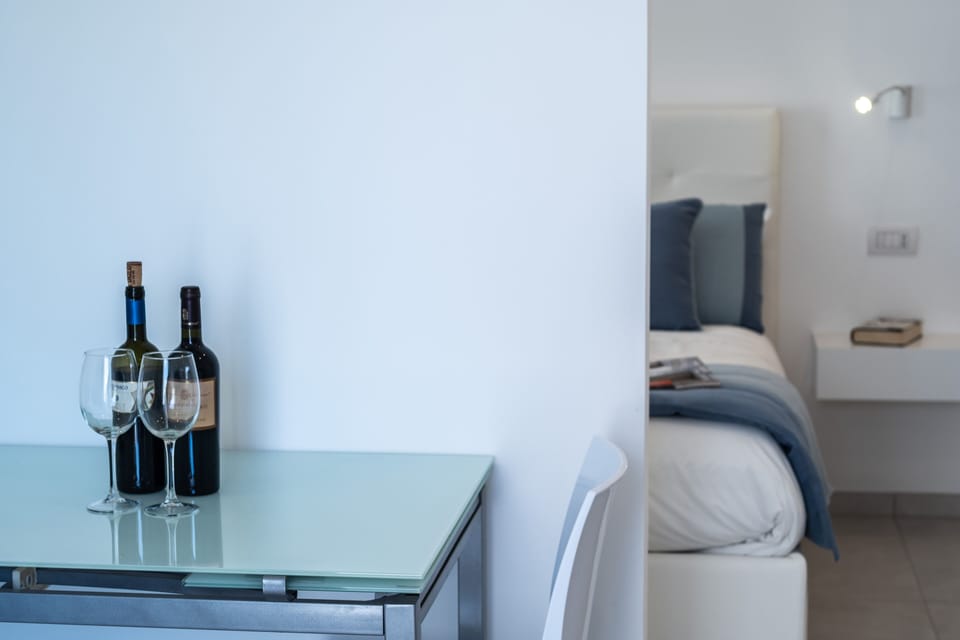 Studio Suite | Living area | 32-inch flat-screen TV with satellite channels, TV