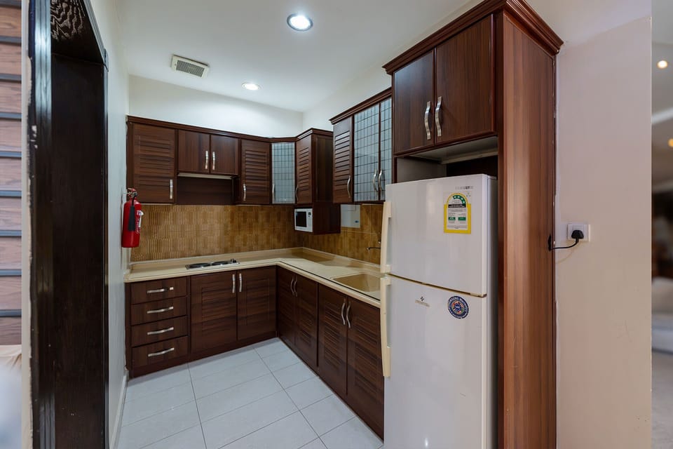 One Bedroom Apartment | Private kitchen | Oven, stovetop, cookware/dishes/utensils, eco-friendly cleaning products