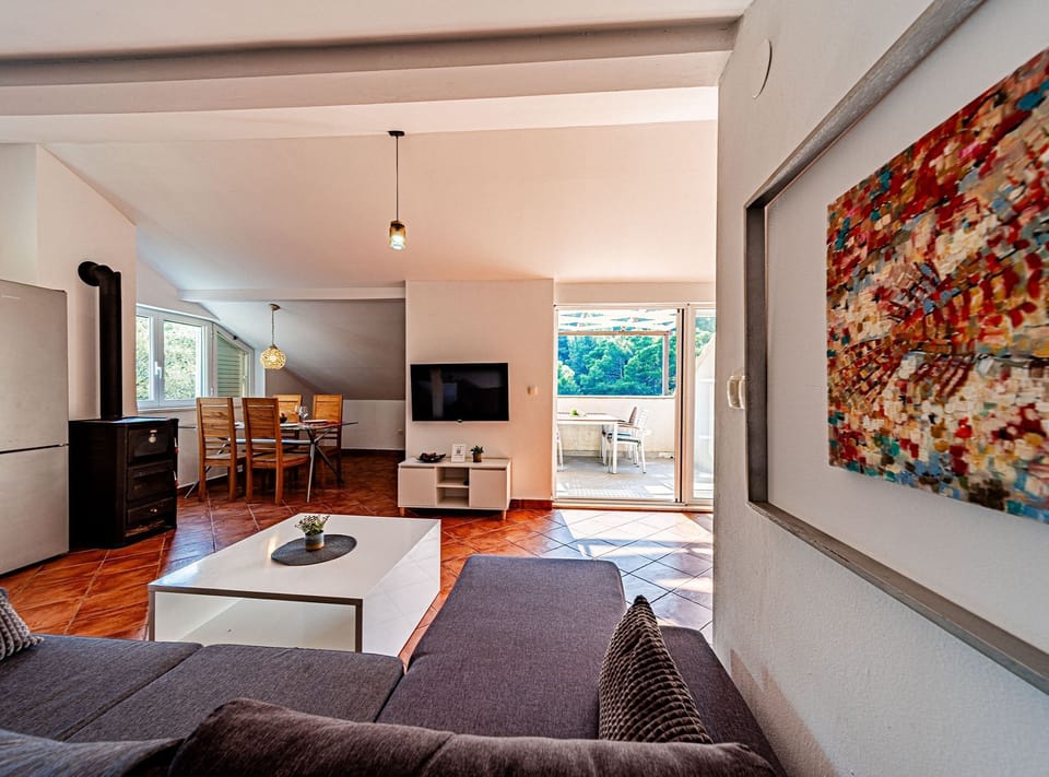 Apartment (Five Bedroom Apartment) | 5 bedrooms, cribs/infant beds