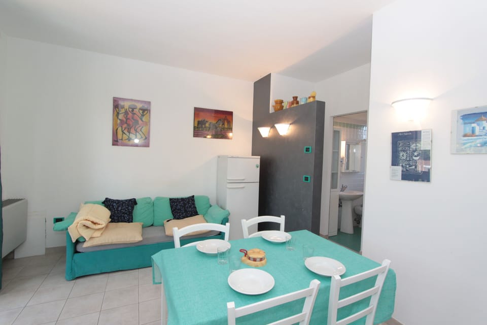 Classic Apartment | Living area | 20-inch flat-screen TV with satellite channels, TV