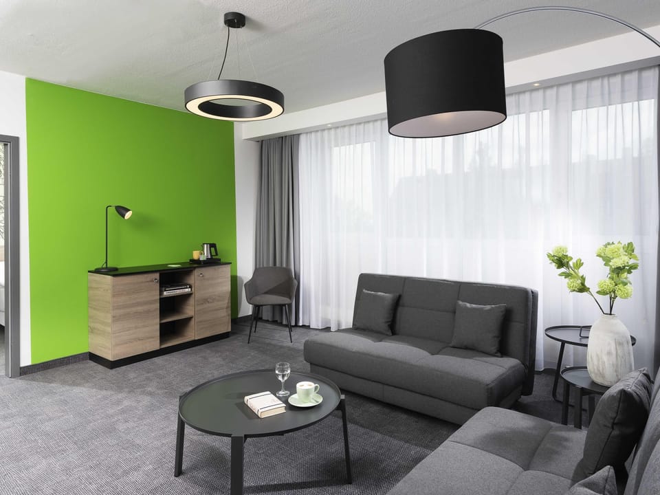 Standard Suite, Multiple Beds | Desk, soundproofing, WiFi (free), bed sheets