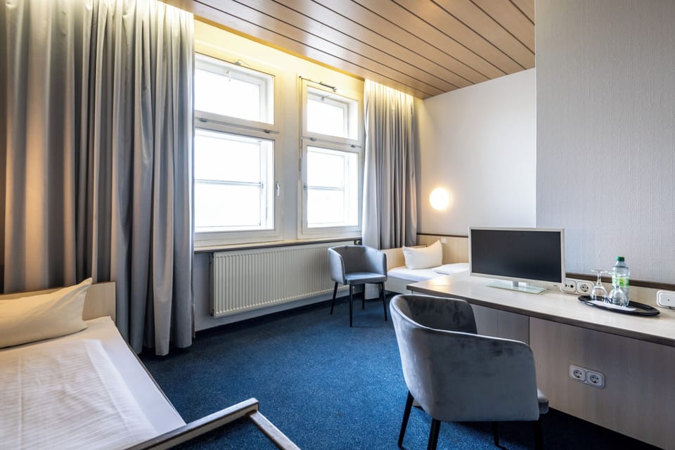 Standard Twin Room | Individually furnished, desk, blackout drapes, soundproofing