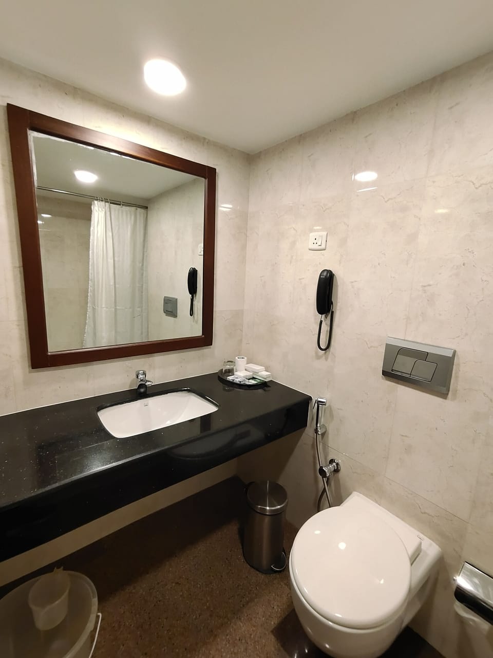 Deluxe Twin Room, 1 Twin Bed | Premium bedding, minibar, in-room safe, desk